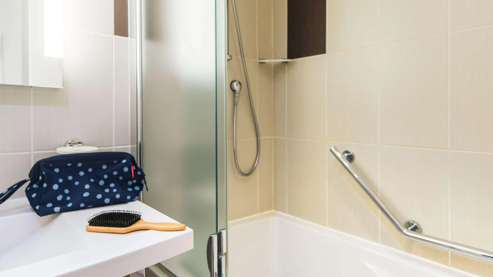 Ibis Styles Nice Aeroport Arenas Hotel 3*,  France