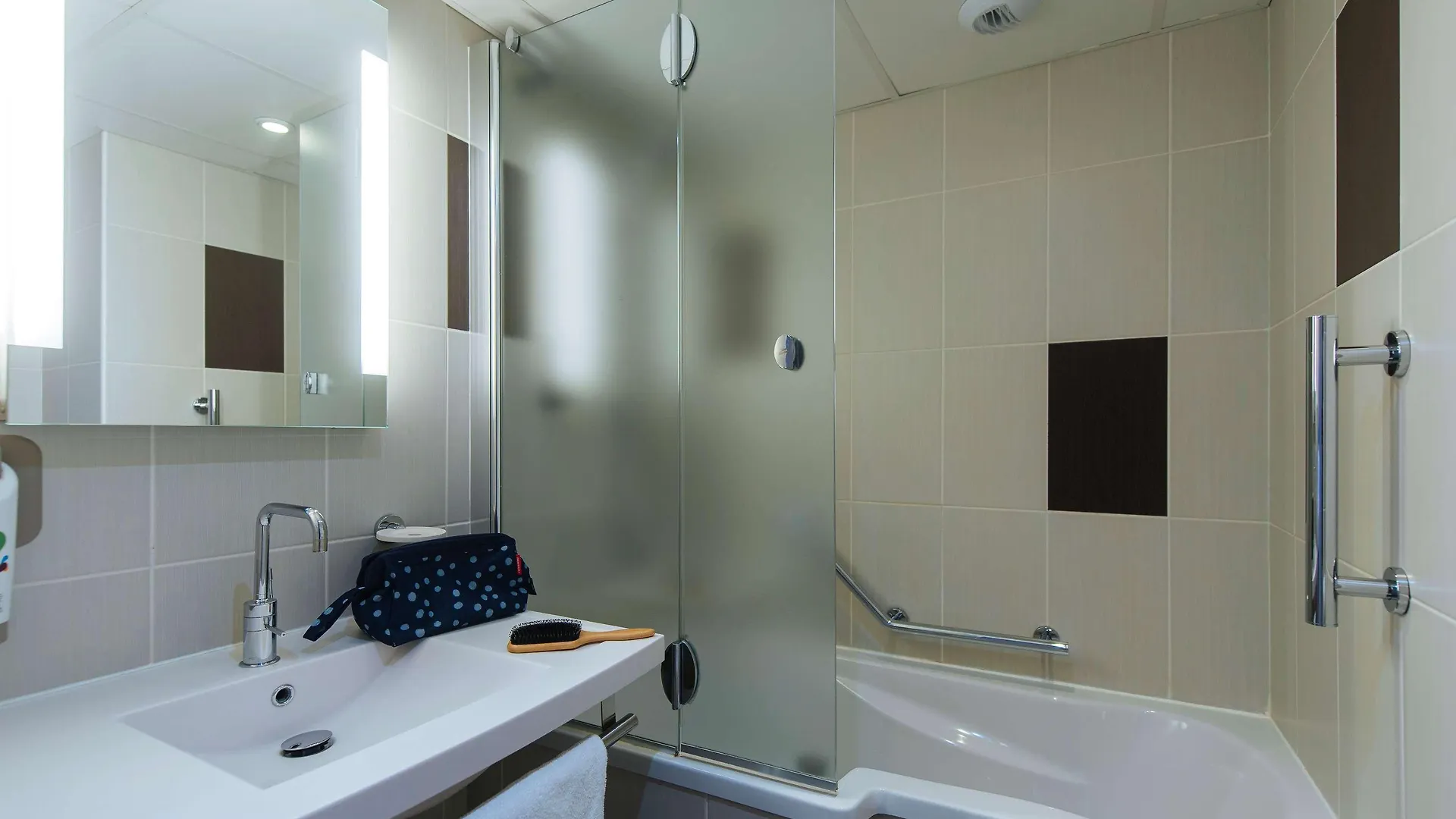 Ibis Styles Nice Aeroport Arenas Hotel 3*,  France